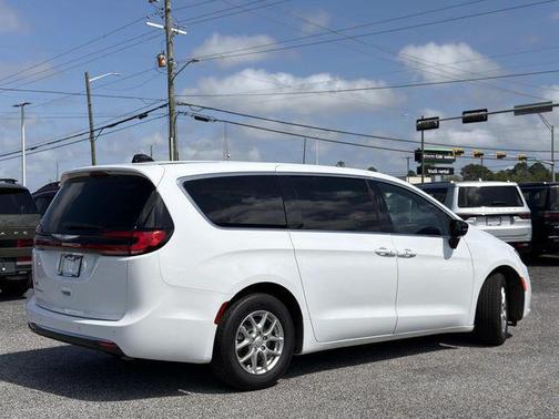 Bright White Clearcoat 2025 Chrysler Pacifica L