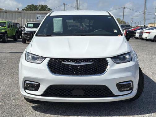 Bright White Clearcoat 2025 Chrysler Pacifica L