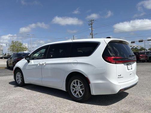 Bright White Clearcoat 2025 Chrysler Pacifica L