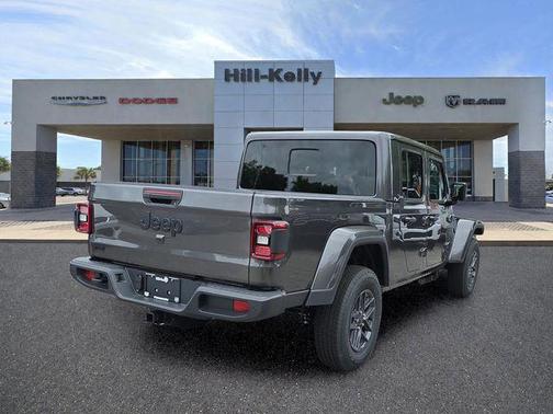Granite Crystal Metallic Clearcoat 2026 Jeep Gladiator Sport S