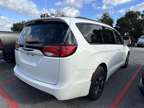 2020 Chrysler Pacifica Touring-L Plus