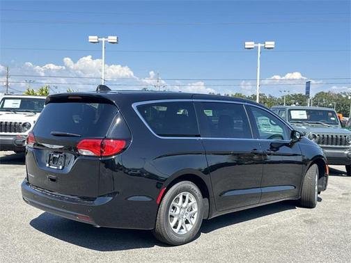 2026 Chrysler Voyager LX