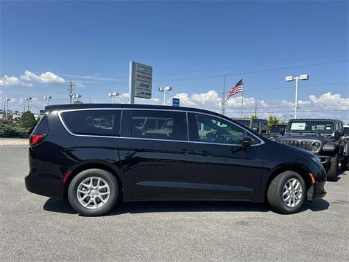 2026 Chrysler Voyager LX