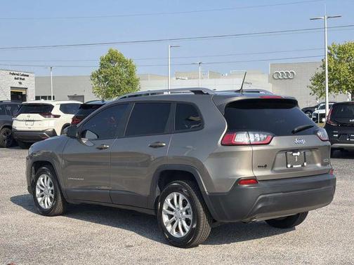 Light Brownstone Pearlcoat 2021 Jeep Cherokee Latitude