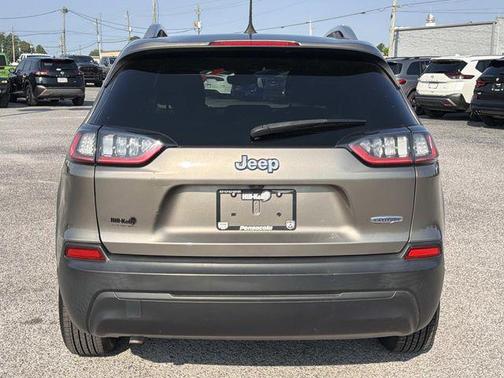 Light Brownstone Pearlcoat 2021 Jeep Cherokee Latitude
