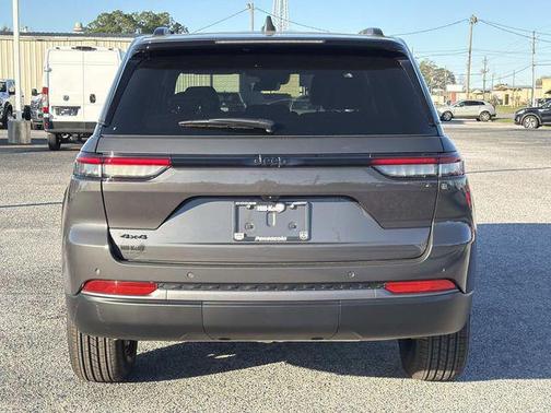 2026 Jeep Grand Cherokee Altitude