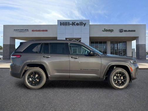 Baltic Gray Metallic Clearcoat 2026 Jeep Grand Cherokee Altitude