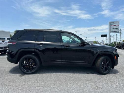 2025 Jeep Grand Cherokee Altitude