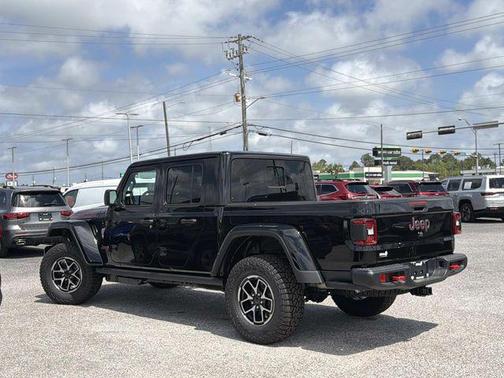 Black Clearcoat 2026 Jeep Gladiator Rubicon