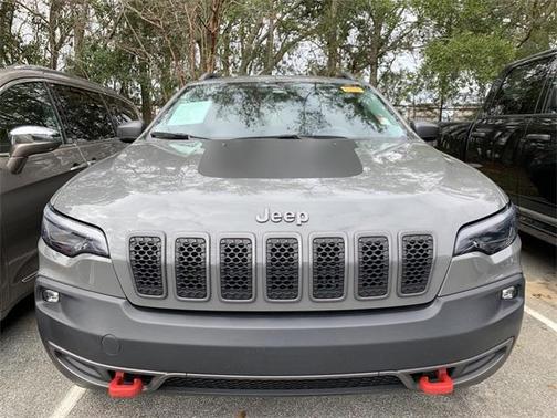Photo 2 of 6 of 2019 Jeep Cherokee Trailhawk