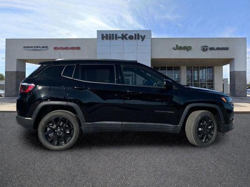 Diamond Black Crystal Pearlcoat 2026 Jeep Compass Latitude