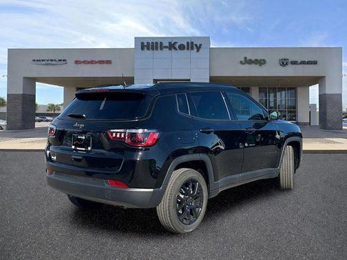 Diamond Black Crystal Pearlcoat 2026 Jeep Compass Latitude