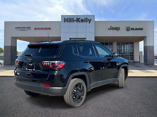 Diamond Black Crystal Pearlcoat 2026 Jeep Compass Latitude