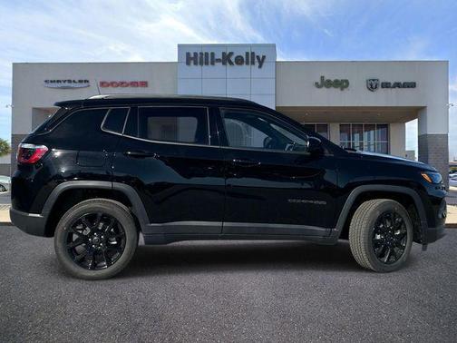 Diamond Black Crystal Pearlcoat 2026 Jeep Compass Latitude