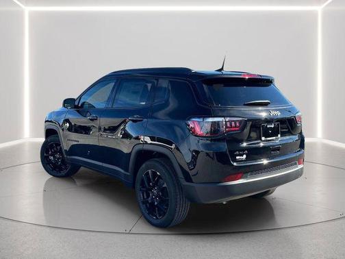 Diamond Black Crystal Pearlcoat 2026 Jeep Compass Latitude