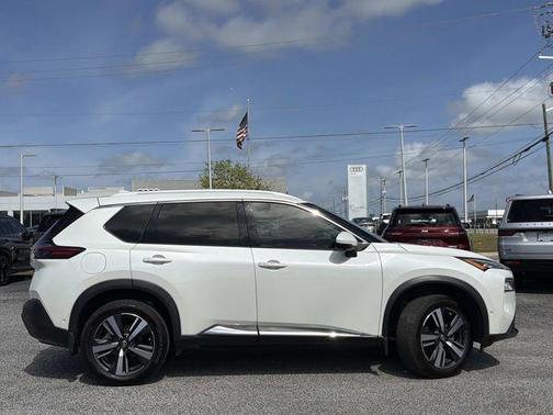 Pearl White Tricoat 2023 Nissan Rogue SL