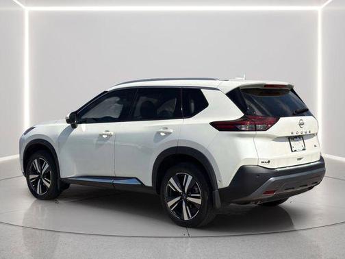 Pearl White Tricoat 2023 Nissan Rogue SL