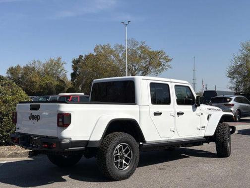 Bright White Clearcoat 2026 Jeep Gladiator Rubicon