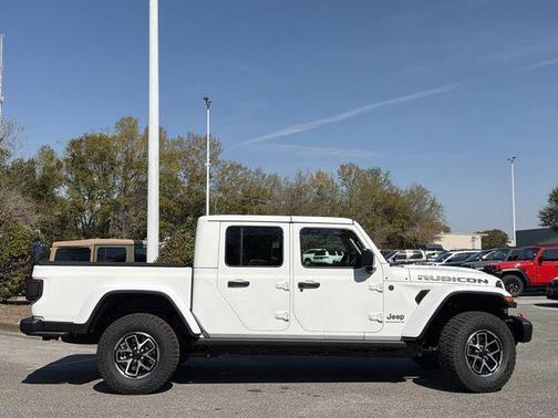 Bright White Clearcoat 2026 Jeep Gladiator Rubicon