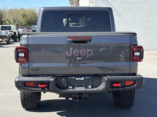 Granite Crystal Metallic Clearcoat 2026 Jeep Gladiator Rubicon