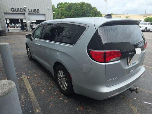 Silver Mist Clearcoat 2023 Chrysler Voyager LX