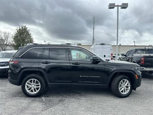 2024 Jeep Grand Cherokee Laredo