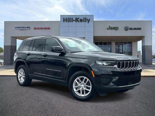 Diamond Black Crystal Pearlcoat 2024 Jeep Grand Cherokee Laredo