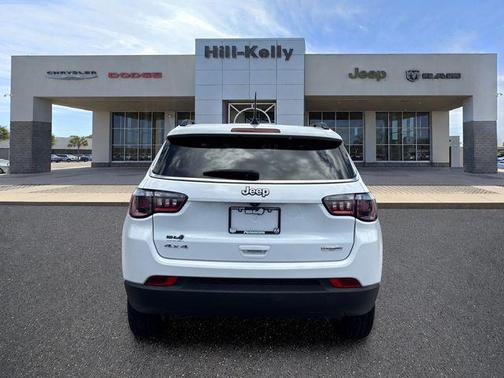 Bright White Clearcoat 2024 Jeep Compass Latitude