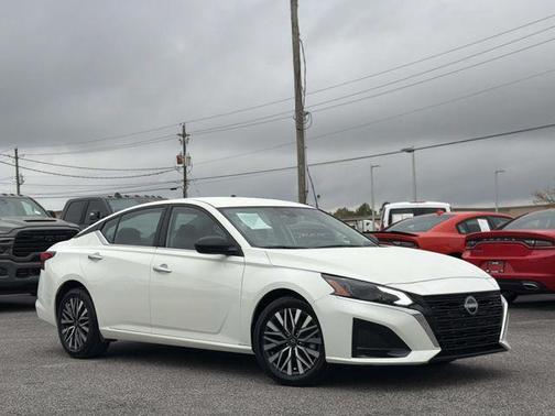 Glacier White 2025 Nissan Altima 2.5 SV