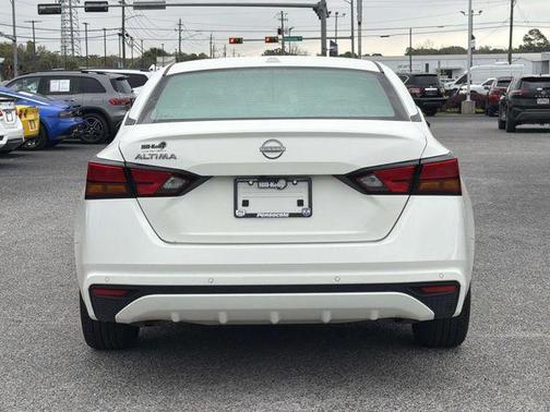 Glacier White 2025 Nissan Altima 2.5 SV