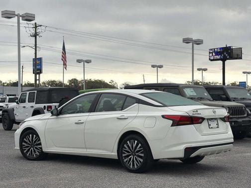 Glacier White 2025 Nissan Altima 2.5 SV