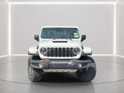 Bright White Clearcoat 2026 Jeep Gladiator Mojave 4x4