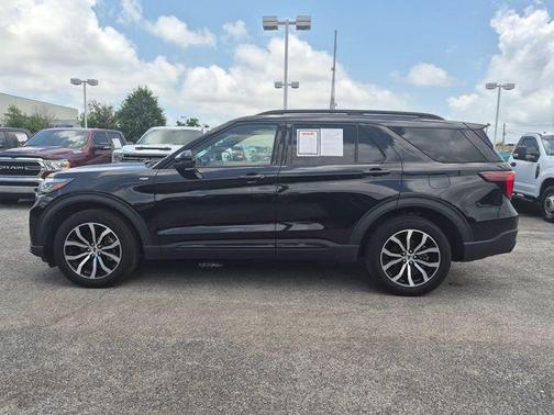 Black Metallic 2025 Ford Explorer ST-Line