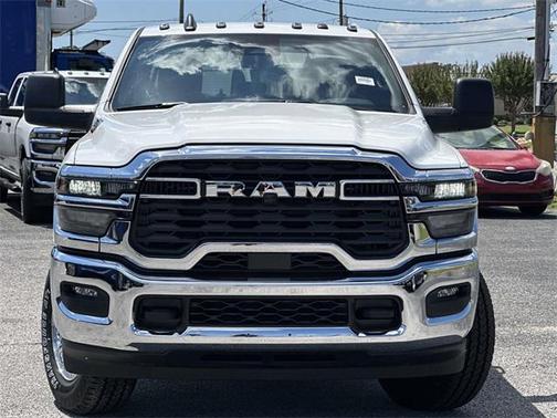 2025 RAM 2500 Tradesman Crew Cab 4x4 6'4' Box