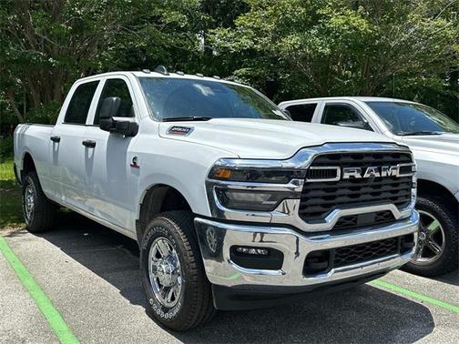 2025 RAM 2500 Tradesman Crew Cab 4x4 6'4' Box