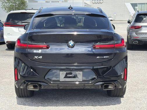 2025 BMW X4 xDrive30i