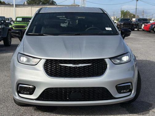 Silver Mist Clearcoat 2026 Chrysler Pacifica L