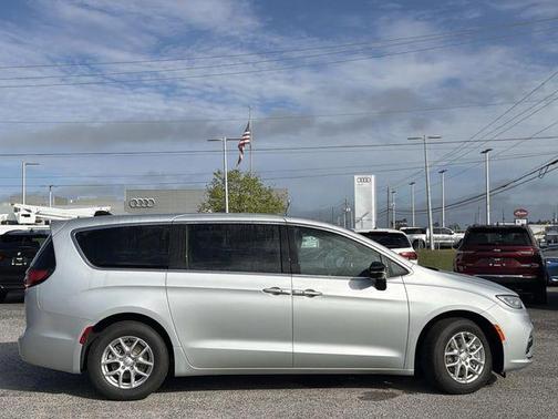 Silver Mist Clearcoat 2026 Chrysler Pacifica L