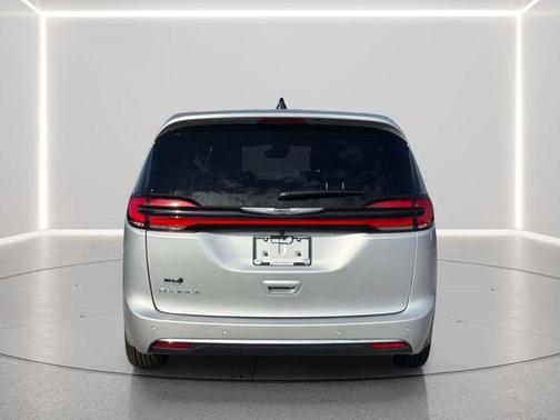 Silver Mist Clearcoat 2026 Chrysler Pacifica L