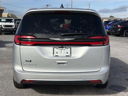 Silver Mist Clearcoat 2026 Chrysler Pacifica L