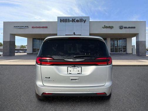 Silver Mist Clearcoat 2026 Chrysler Pacifica L