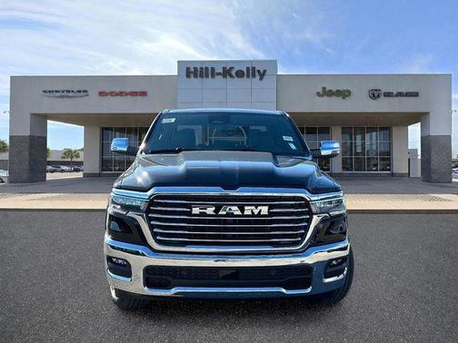 Diamond Black Crystal Pearlcoat 2026 RAM 1500 Laramie