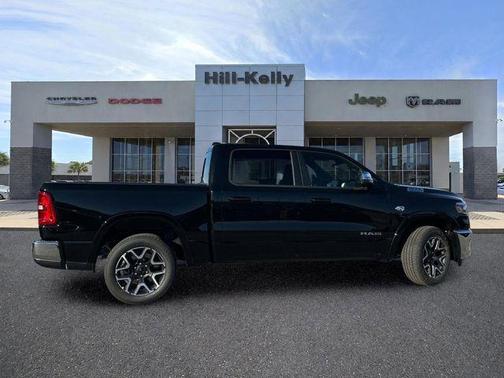 Diamond Black Crystal Pearlcoat 2026 RAM 1500 Laramie