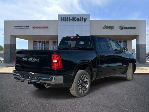 Diamond Black Crystal Pearlcoat 2026 RAM 1500 Laramie