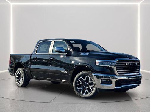 Diamond Black Crystal Pearlcoat 2026 RAM 1500 Laramie