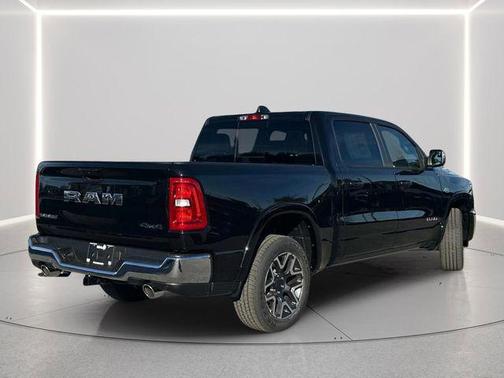 Diamond Black Crystal Pearlcoat 2026 RAM 1500 Laramie