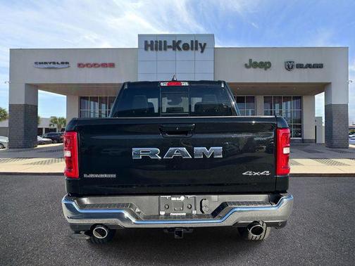 Diamond Black Crystal Pearlcoat 2026 RAM 1500 Laramie