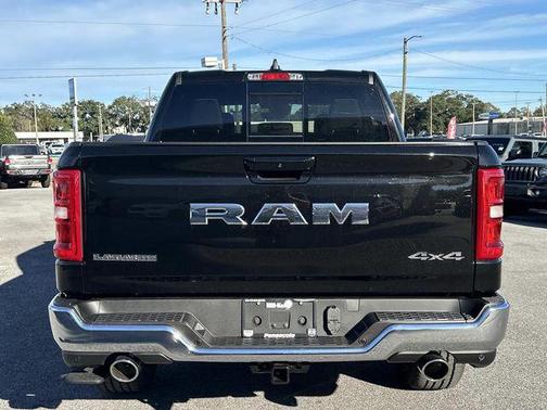 Diamond Black Crystal Pearlcoat 2026 RAM 1500 Laramie
