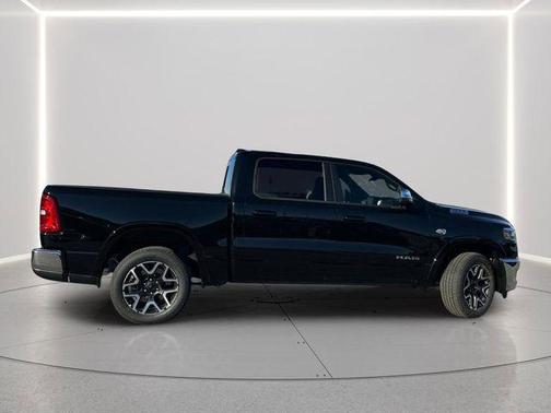 Diamond Black Crystal Pearlcoat 2026 RAM 1500 Laramie