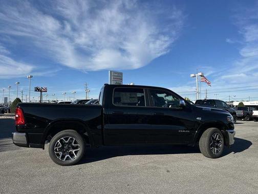 Diamond Black Crystal Pearlcoat 2026 RAM 1500 Laramie
